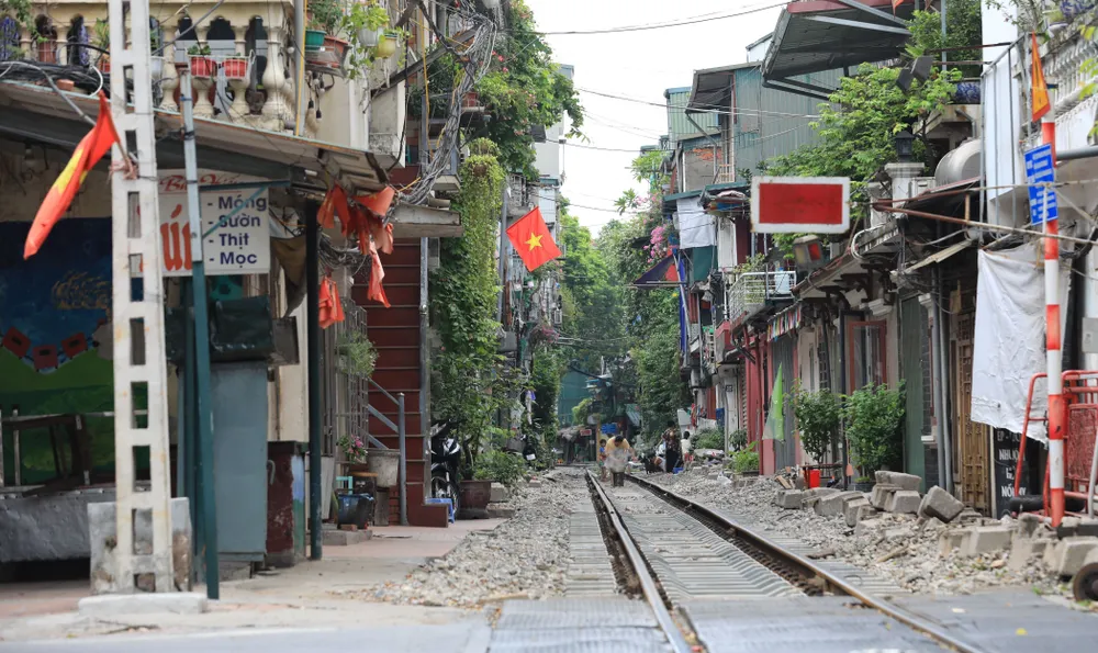 Hà Nội tĩnh lặng trong Ngày Quốc khánh ai ở đâu ở yên đó - Ảnh 6.