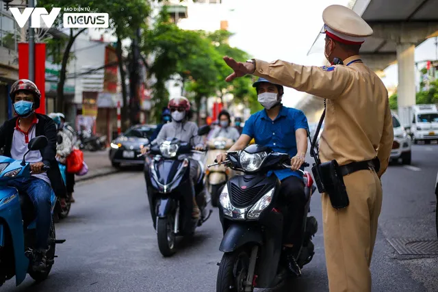 Hà Nội: Tăng cường lực lượng chức năng, tránh ùn tắc tại điểm “nóng” giao thông - Ảnh 6.