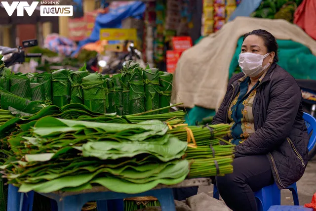 Sát Tết, chợ lá dong lớn nhất Thủ đô vẫn thưa vắng - Ảnh 11.