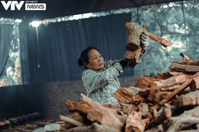 Cá kho niêu đất làng Vũ Đại “rực lửa” thâu đêm đón Tết Nguyên đán - Ảnh 16.