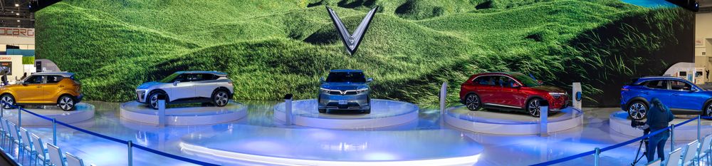 VinFast ra mắt 5 mẫu xe điện tại CES 2022, tuyên bố trở thành hãng xe điện 100% vào cuối năm nay - Ảnh 4.
