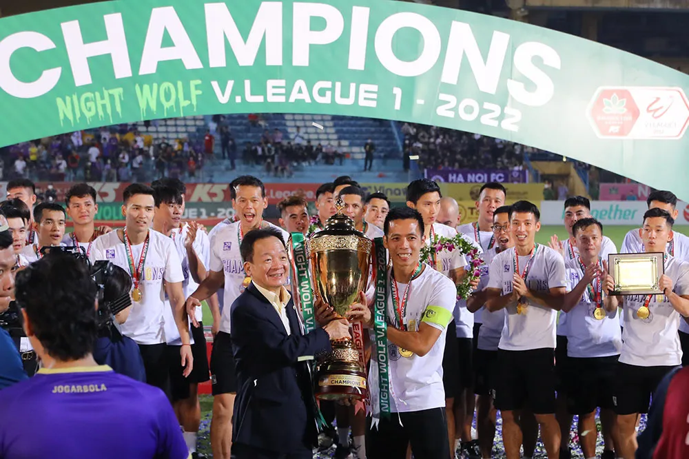 Chùm ảnh trao Cúp VĐ Night Wolf V.League 1-2022 cho CLB Hà Nội  - Ảnh 11.