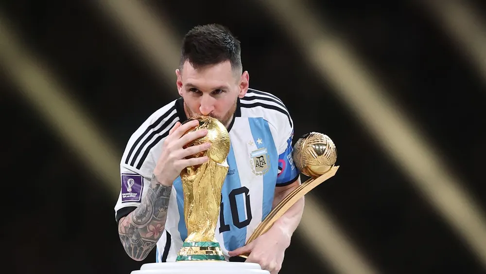 Bước ra khỏi cái bóng của Maradona - Cách Lionel Messi chiếm được trái tim của người Argentina - Ảnh 9.