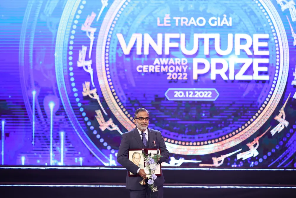 Toàn cảnh lễ trao giải VinFuture 2022 - Ảnh 10.