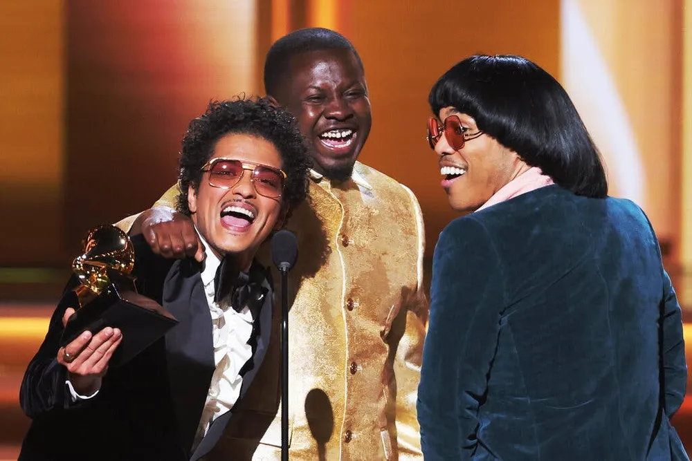 Grammy 2022: “Leave the Door Open” – Silk Sonic thắng giải Ghi âm của năm, Jon Batiste giành Album của năm - Ảnh 14. Grammy 2022: “Leave the Door Open” – Silk Sonic thắng giải Ghi âm của năm, Jon Batiste giành Album của năm - Ảnh 14.