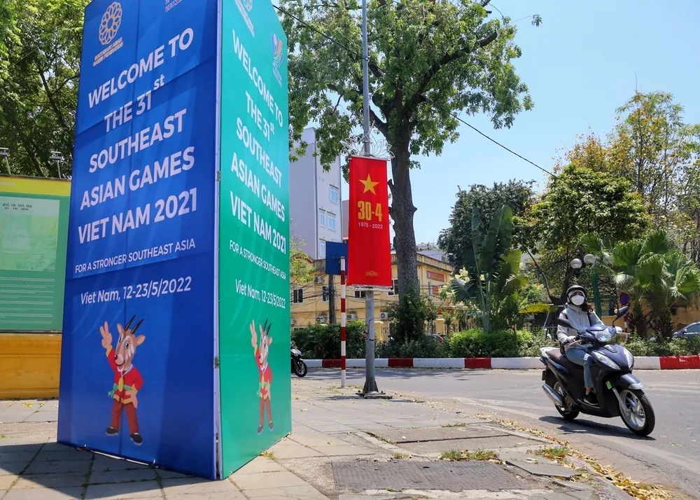 Hà Nội trang hoàng đường phố chào đón SEA Games 31 - Ảnh 6. Hà Nội trang hoàng đường phố chào đón SEA Games 31 - Ảnh 6.