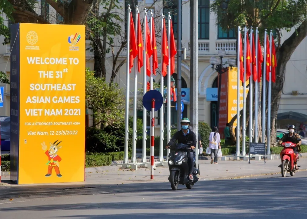 Hà Nội trang hoàng đường phố chào đón SEA Games 31 - Ảnh 2. Hà Nội trang hoàng đường phố chào đón SEA Games 31 - Ảnh 2.