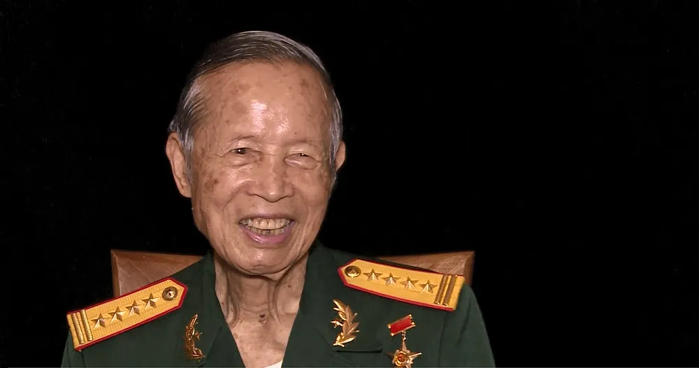 Đại tá, Anh hùng LLVTND La Văn Cầu - người chặt đứt cánh tay, phá tan đồn địch: Chiến đấu đến giọt máu cuối cùng, trái tim còn đập còn chiến đấu - Ảnh 2. Đại tá, Anh hùng LLVTND La Văn Cầu - người chặt đứt cánh tay, phá tan đồn địch: Chiến đấu đến giọt máu cuối cùng, trái tim còn đập còn chiến đấu - Ảnh 2.
