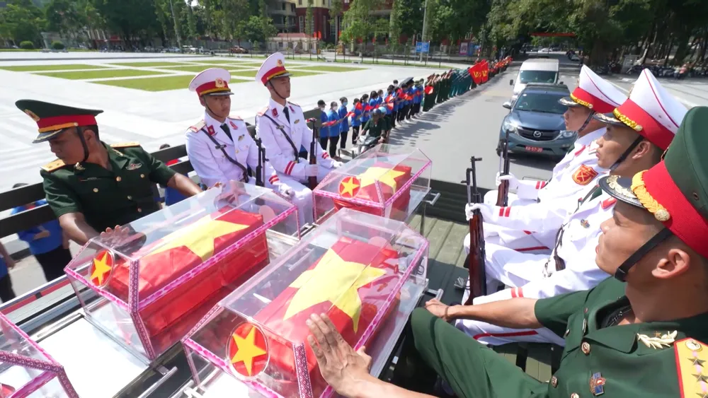 Cầu truyền hình Khúc tráng ca hòa bình: Hào hùng, xúc động và sâu lắng! - Ảnh 21.