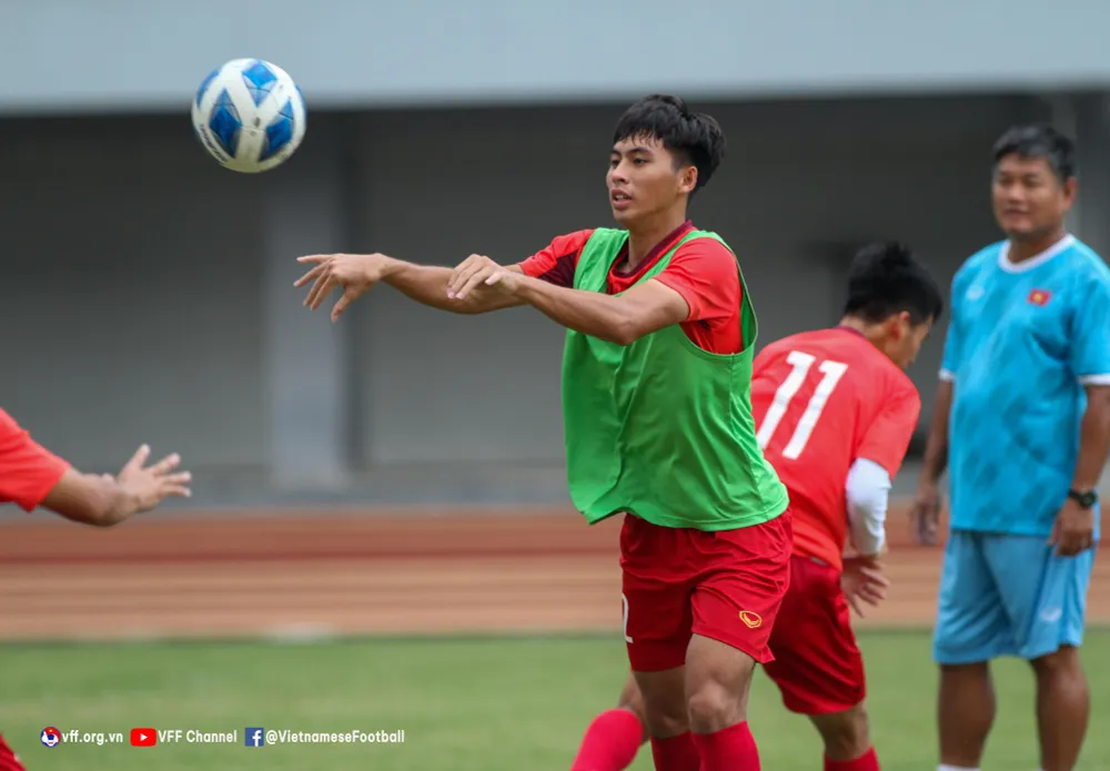 U16 Việt Nam hoàn thành buổi tập cuối cùng trước trận chung kết với U16 Indonesia - Ảnh 4.