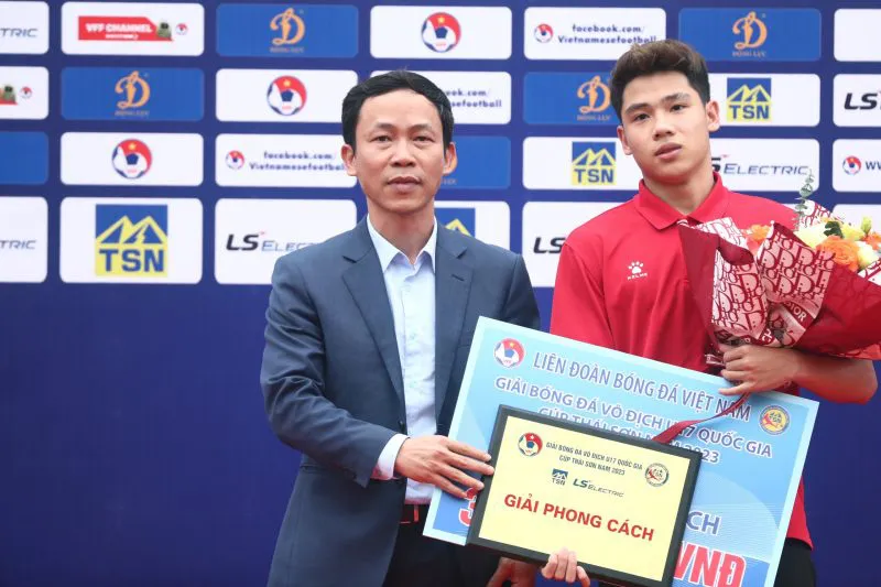 Chùm ảnh lễ trao giải bóng đá Vô địch U17 Quốc gia – Cúp Thái Sơn Nam 2023  - Ảnh 4.