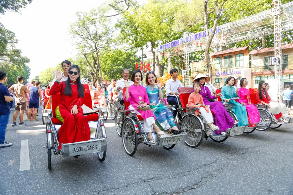 Hơn 1.500 người tham gia diễu hành tại Carnaval mùa thu Hà Nội - Ảnh 11.