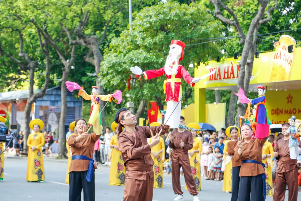 Hơn 1.500 người tham gia diễu hành tại Carnaval mùa thu Hà Nội - Ảnh 13.