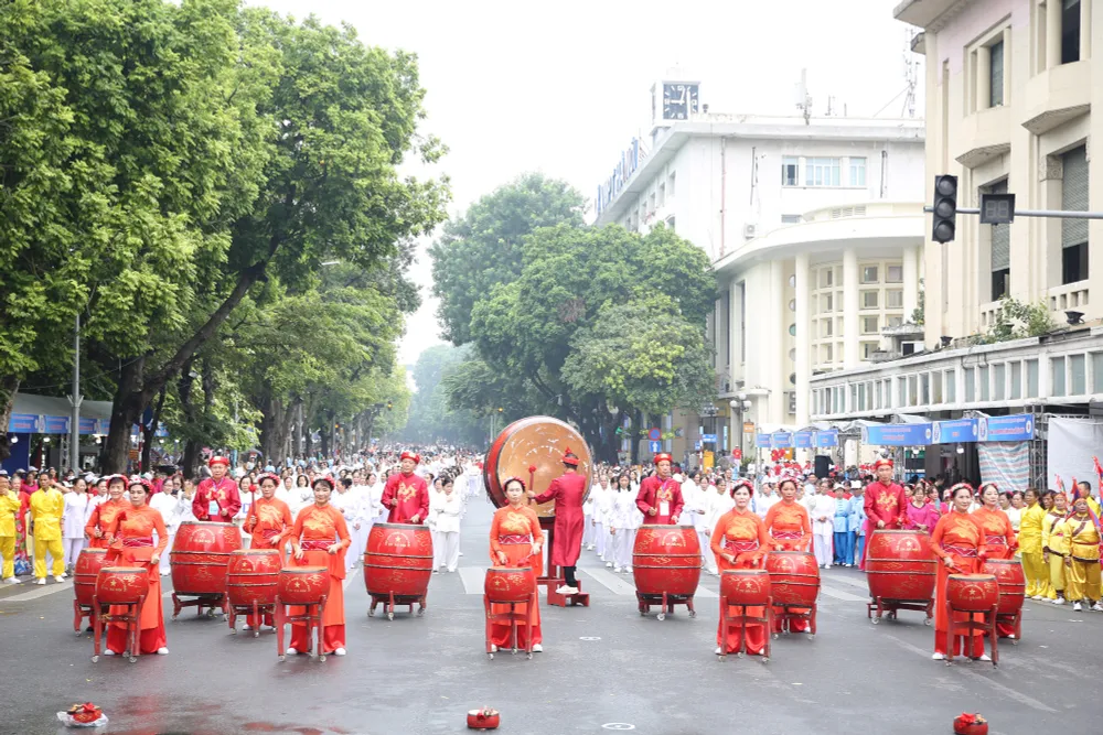 H&agrave;ng ngh&igrave;n người cao tuổi tham gia ng&agrave;y hội r&egrave;n luyện sức khỏe H&agrave; Nội 2023 - Ảnh 4.