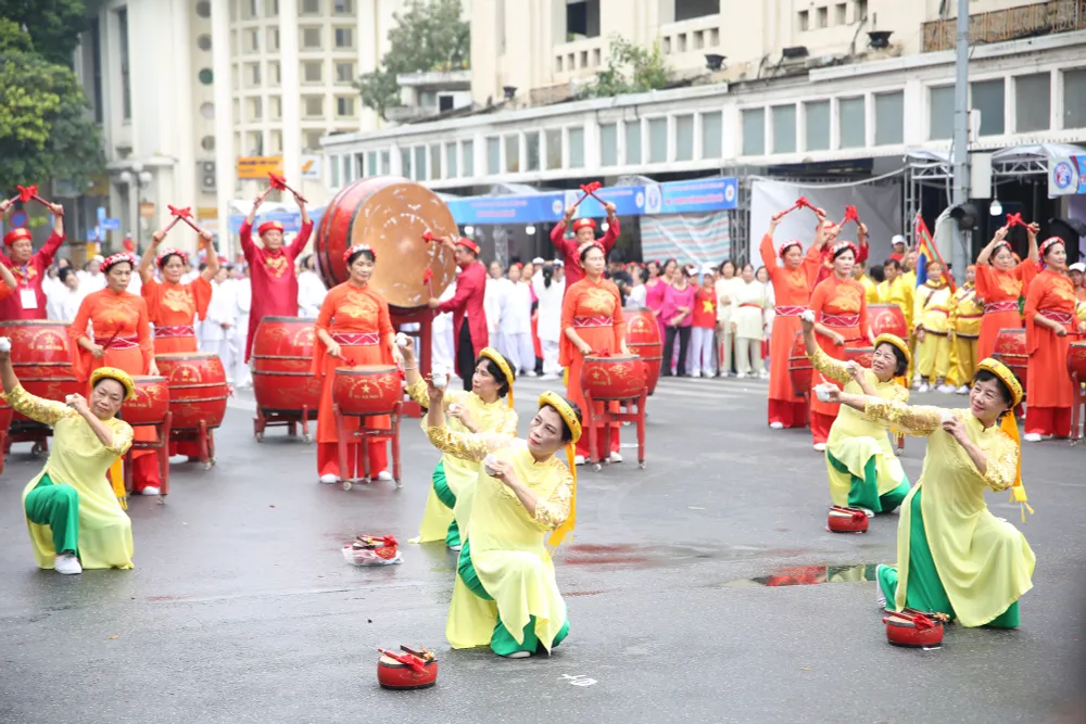H&agrave;ng ngh&igrave;n người cao tuổi tham gia ng&agrave;y hội r&egrave;n luyện sức khỏe H&agrave; Nội 2023 - Ảnh 6.