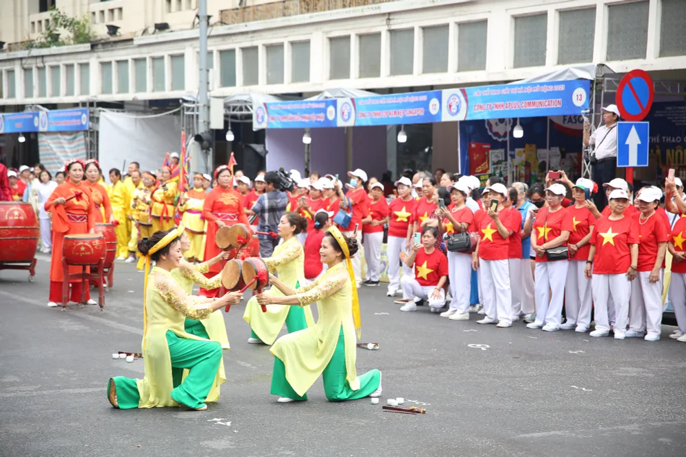 H&agrave;ng ngh&igrave;n người cao tuổi tham gia ng&agrave;y hội r&egrave;n luyện sức khỏe H&agrave; Nội 2023 - Ảnh 9.