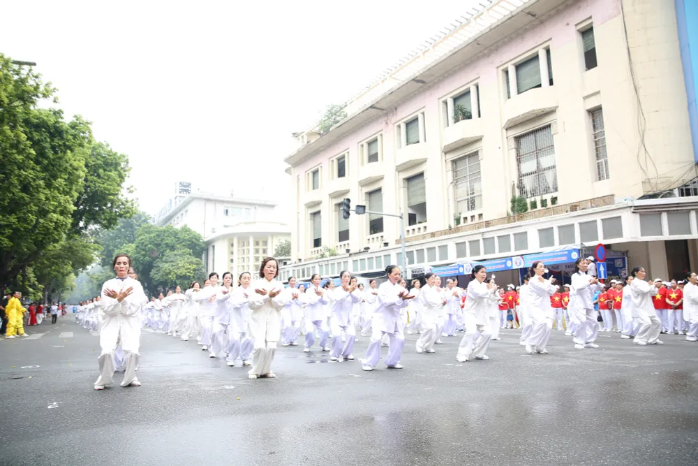 H&agrave;ng ngh&igrave;n người cao tuổi tham gia ng&agrave;y hội r&egrave;n luyện sức khỏe H&agrave; Nội 2023 - Ảnh 17.
