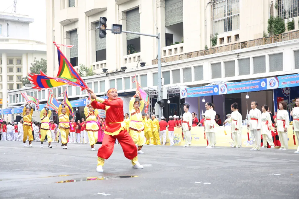 H&agrave;ng ngh&igrave;n người cao tuổi tham gia ng&agrave;y hội r&egrave;n luyện sức khỏe H&agrave; Nội 2023 - Ảnh 18.