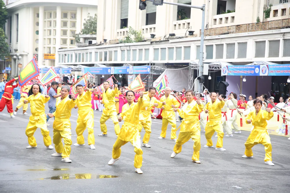H&agrave;ng ngh&igrave;n người cao tuổi tham gia ng&agrave;y hội r&egrave;n luyện sức khỏe H&agrave; Nội 2023 - Ảnh 19.