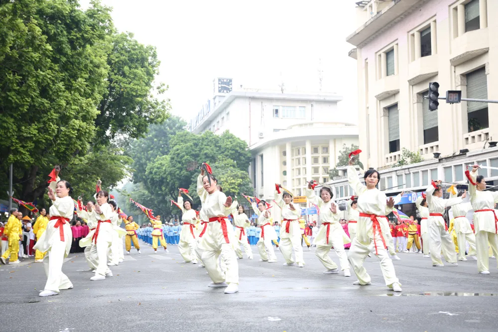 H&agrave;ng ngh&igrave;n người cao tuổi tham gia ng&agrave;y hội r&egrave;n luyện sức khỏe H&agrave; Nội 2023 - Ảnh 24.