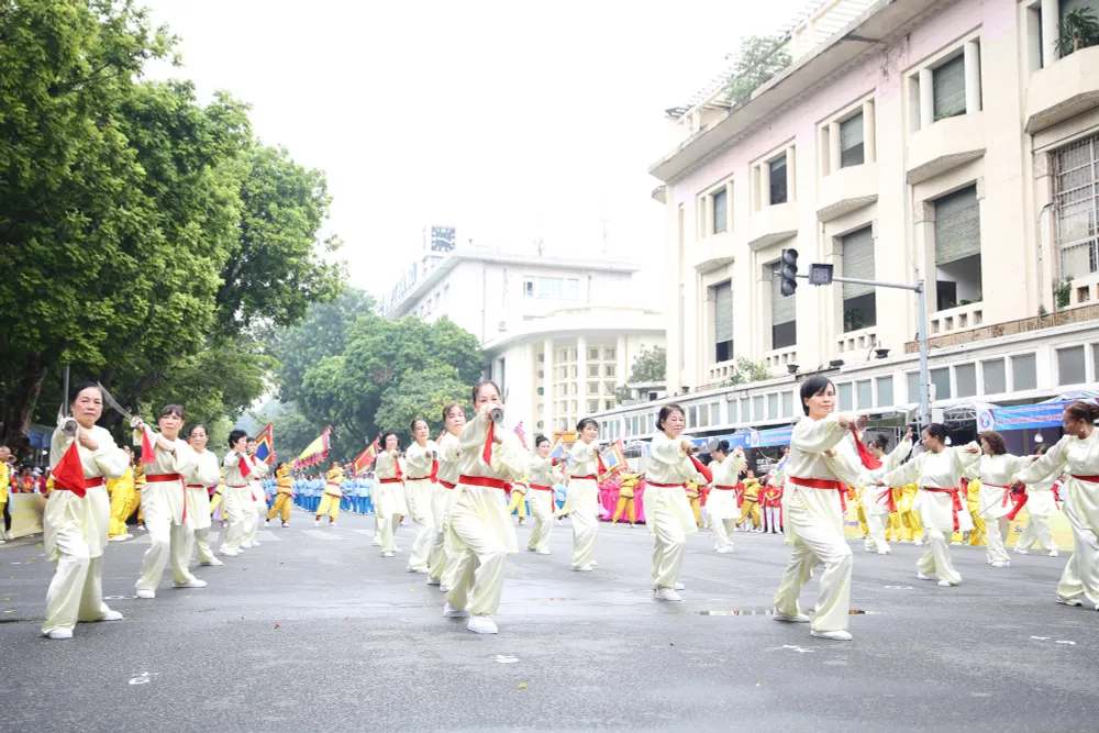 H&agrave;ng ngh&igrave;n người cao tuổi tham gia ng&agrave;y hội r&egrave;n luyện sức khỏe H&agrave; Nội 2023 - Ảnh 25.