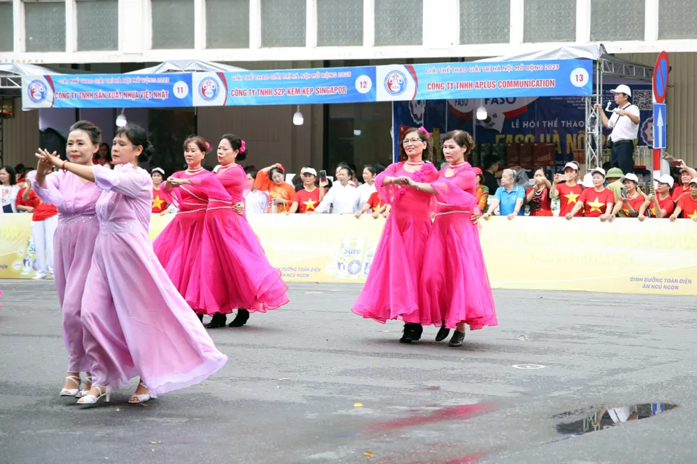 H&agrave;ng ngh&igrave;n người cao tuổi tham gia ng&agrave;y hội r&egrave;n luyện sức khỏe H&agrave; Nội 2023 - Ảnh 30.