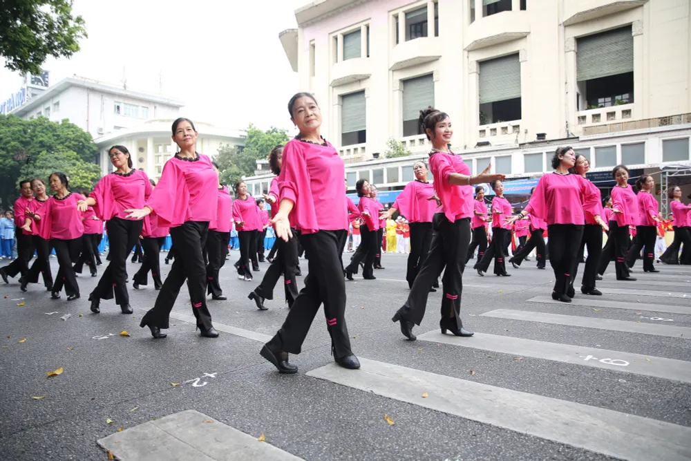 H&agrave;ng ngh&igrave;n người cao tuổi tham gia ng&agrave;y hội r&egrave;n luyện sức khỏe H&agrave; Nội 2023 - Ảnh 32.