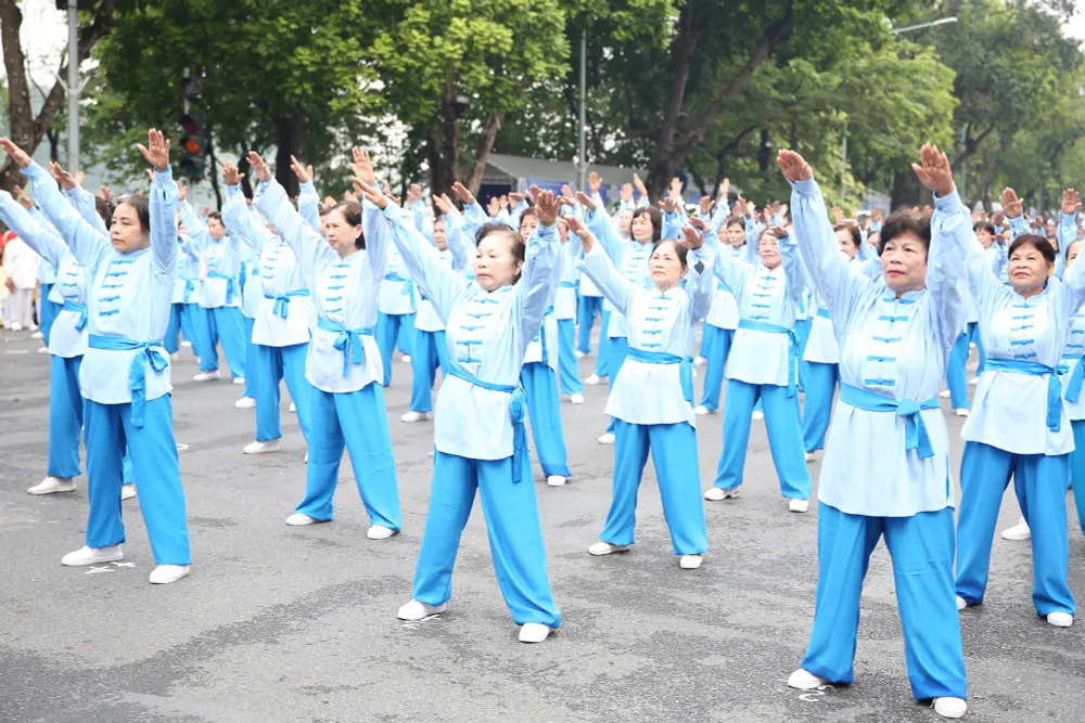 H&agrave;ng ngh&igrave;n người cao tuổi tham gia ng&agrave;y hội r&egrave;n luyện sức khỏe H&agrave; Nội 2023 - Ảnh 34.