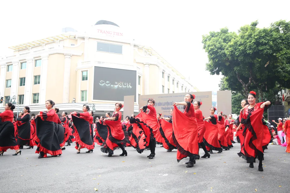 H&agrave;ng ngh&igrave;n người cao tuổi tham gia ng&agrave;y hội r&egrave;n luyện sức khỏe H&agrave; Nội 2023 - Ảnh 36.