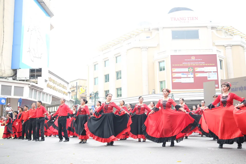 H&agrave;ng ngh&igrave;n người cao tuổi tham gia ng&agrave;y hội r&egrave;n luyện sức khỏe H&agrave; Nội 2023 - Ảnh 37.