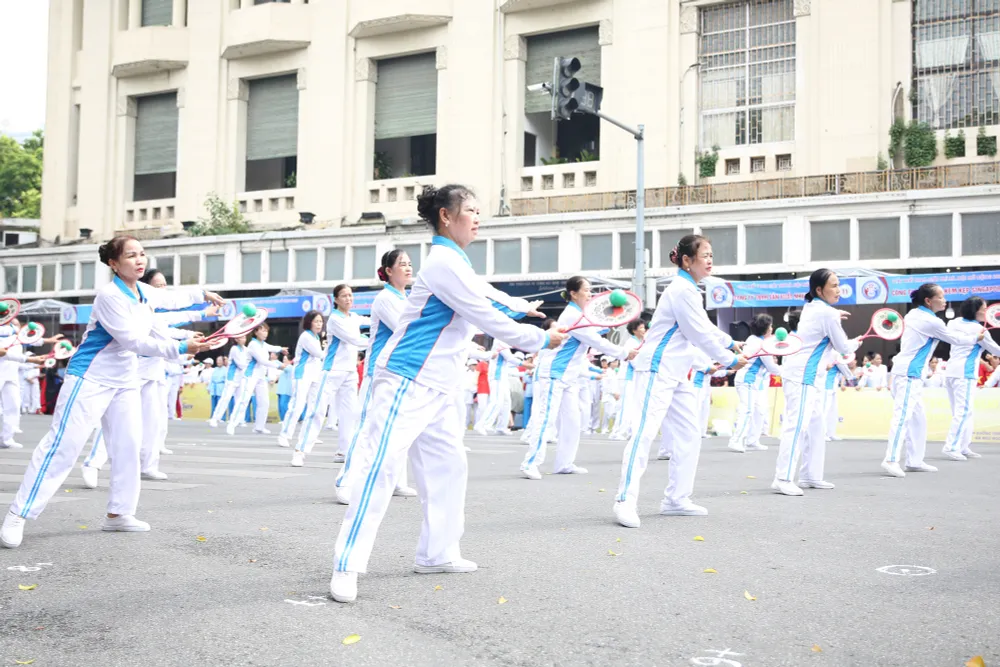 H&agrave;ng ngh&igrave;n người cao tuổi tham gia ng&agrave;y hội r&egrave;n luyện sức khỏe H&agrave; Nội 2023 - Ảnh 43.