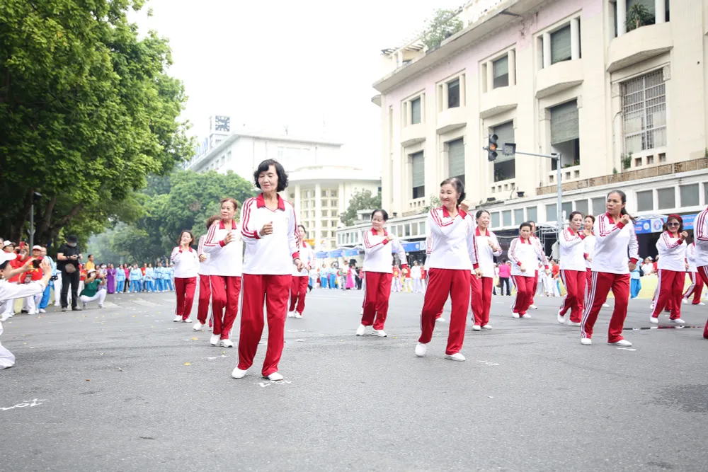 H&agrave;ng ngh&igrave;n người cao tuổi tham gia ng&agrave;y hội r&egrave;n luyện sức khỏe H&agrave; Nội 2023 - Ảnh 45.