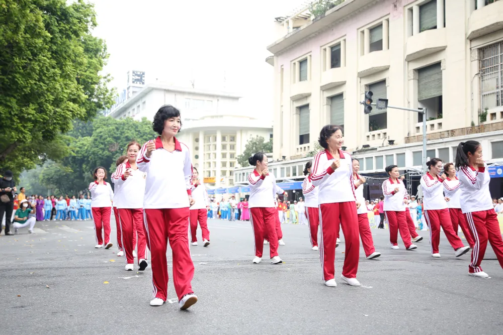 H&agrave;ng ngh&igrave;n người cao tuổi tham gia ng&agrave;y hội r&egrave;n luyện sức khỏe H&agrave; Nội 2023 - Ảnh 44.
