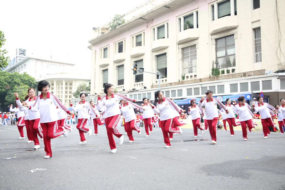 H&agrave;ng ngh&igrave;n người cao tuổi tham gia ng&agrave;y hội r&egrave;n luyện sức khỏe H&agrave; Nội 2023 - Ảnh 46.