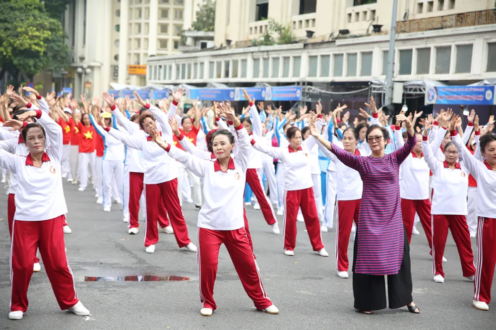 H&agrave;ng ngh&igrave;n người cao tuổi tham gia ng&agrave;y hội r&egrave;n luyện sức khỏe H&agrave; Nội 2023 - Ảnh 49.