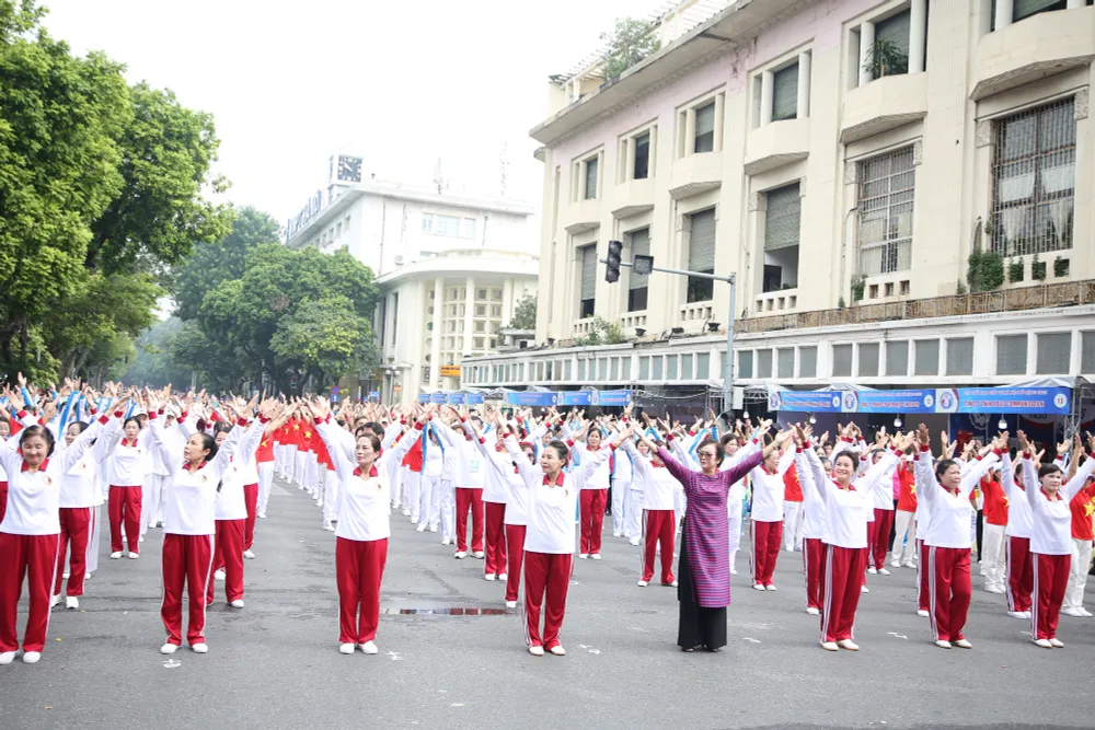 H&agrave;ng ngh&igrave;n người cao tuổi tham gia ng&agrave;y hội r&egrave;n luyện sức khỏe H&agrave; Nội 2023 - Ảnh 50.