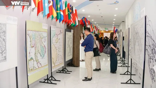 Thủ tướng Hà Lan dự triển lãm “Vẽ bản đồ Rồng: Việt Nam qua con mắt những nhà vẽ bản đồ Hà Lan” - Ảnh 4.