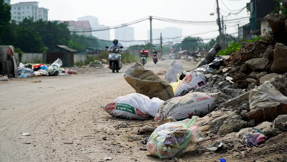 Rào chắn bê tông án ngữ nhiều năm trên đường vành đai 2,5 ở Hà Nội - Ảnh 10.