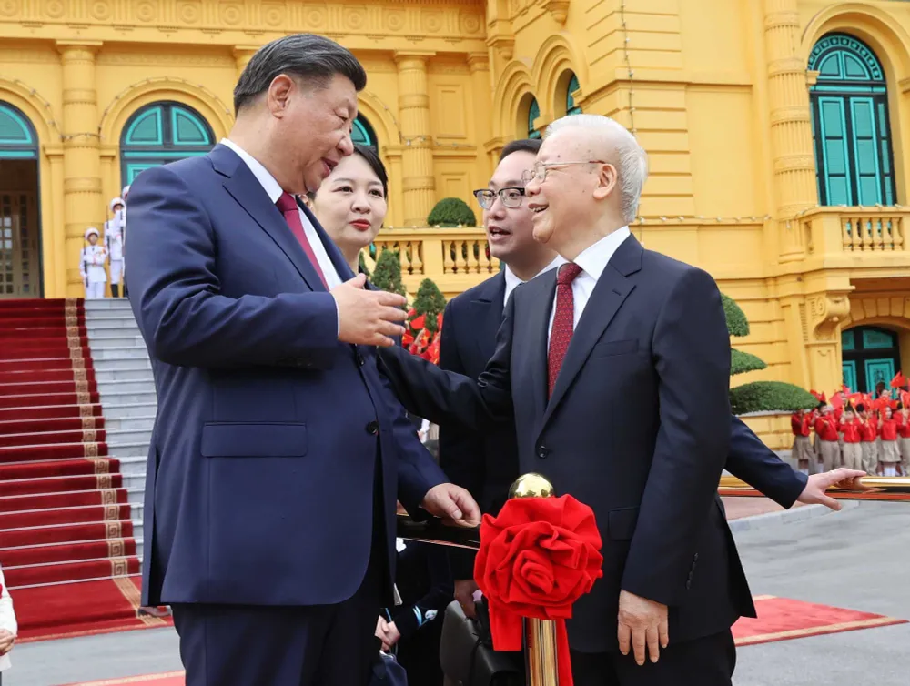 Toàn cảnh Lễ đón Tổng Bí thư, Chủ tịch nước Trung Quốc Tập Cận Bình thăm cấp Nhà nước tới Việt Nam - Ảnh 4. Toàn cảnh Lễ đón Tổng Bí thư, Chủ tịch nước Trung Quốc Tập Cận Bình thăm cấp Nhà nước tới Việt Nam - Ảnh 4.