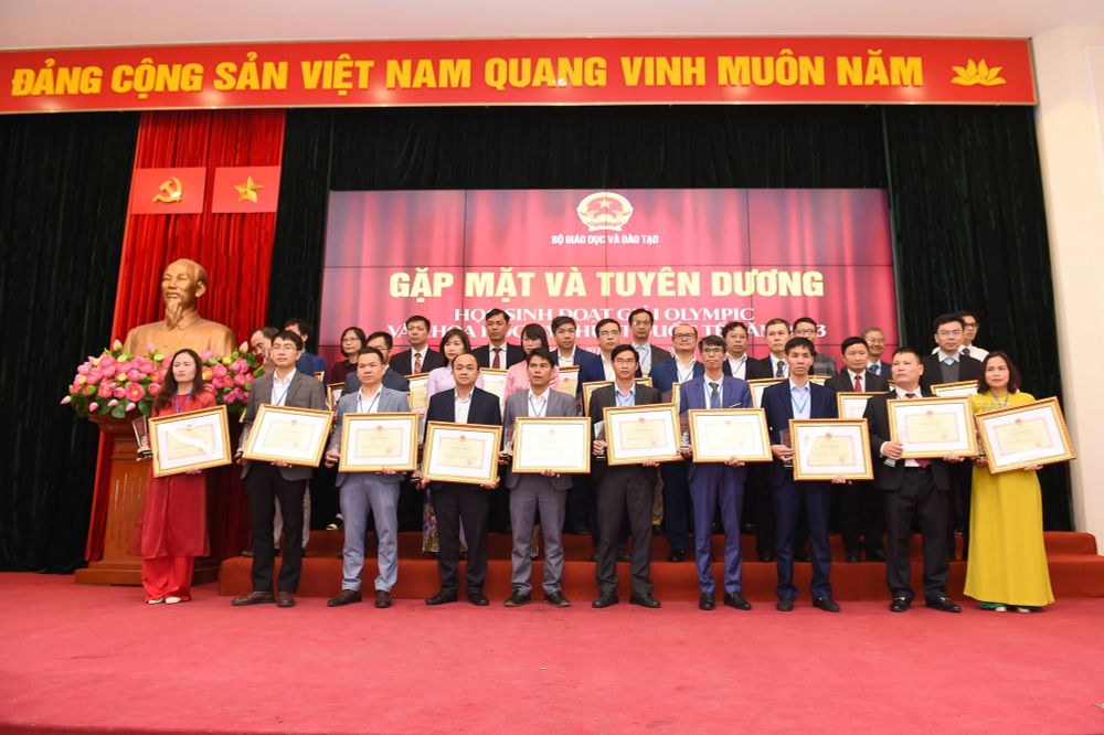 Học sinh đoạt giải Olympic và Khoa học Kỹ thuật quốc tế năm 2023 - Điểm sáng được quốc tế ghi nhận - Ảnh 9.