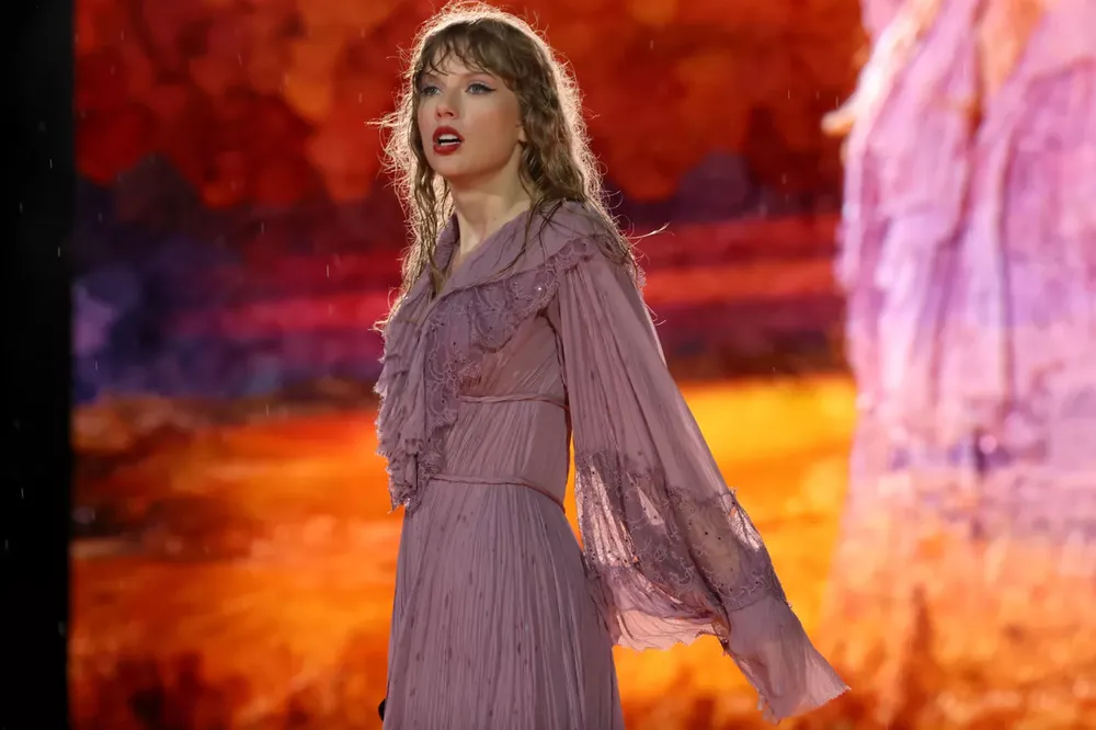 Taylor Swift: “Cơn sốt toàn cầu và trung tâm của giới truyền thông - Ảnh 1.