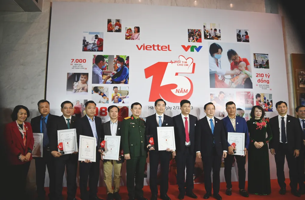 Gala 15 năm Gala Trái tim cho em - những khoảnh khắc đầy xúc cảm - Ảnh 25. Gala 15 năm Gala Trái tim cho em - những khoảnh khắc đầy xúc cảm - Ảnh 25.