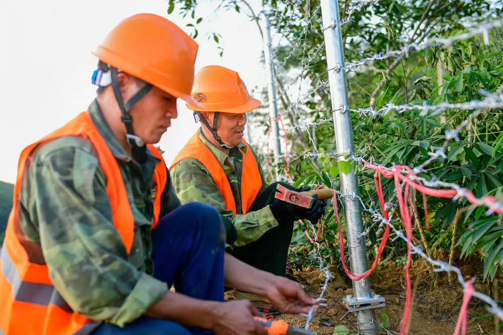 Không khí hối hả trên công trường tuyến cao tốc Tuyên Quang - Phú Thọ dịp cuối năm - Ảnh 9.