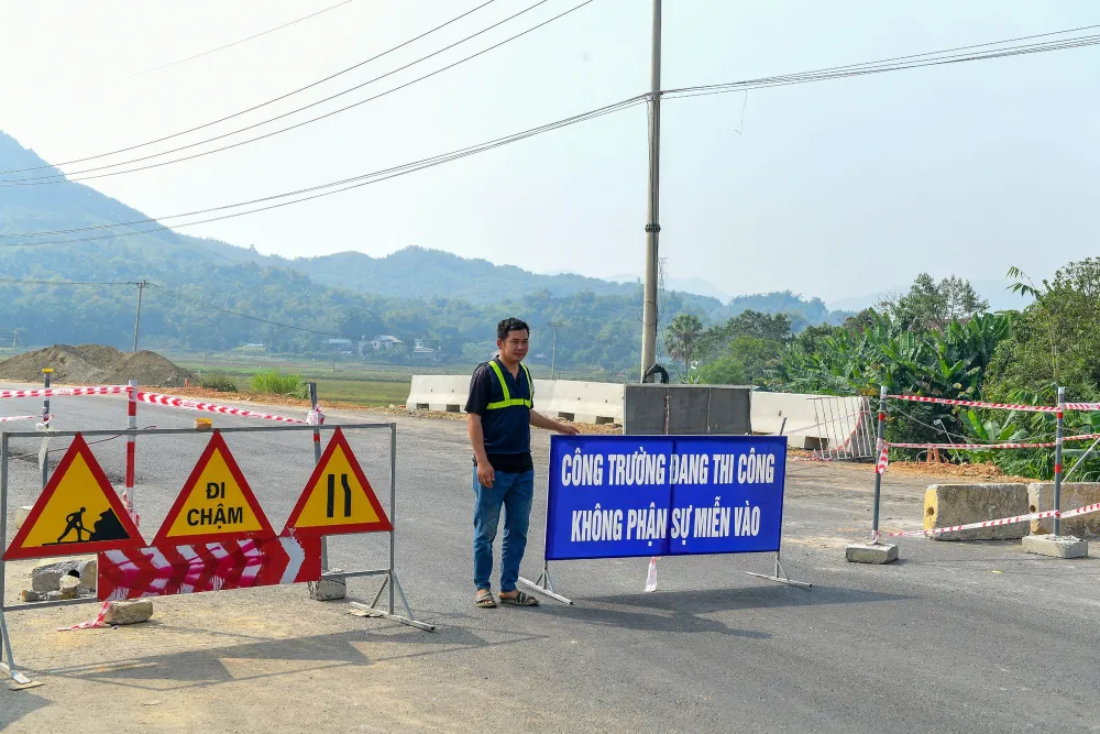 Không khí hối hả trên công trường tuyến cao tốc Tuyên Quang - Phú Thọ dịp cuối năm - Ảnh 10.