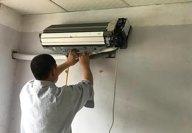 Chiêu trò “móc túi” tinh vi của thợ sửa điều hòa