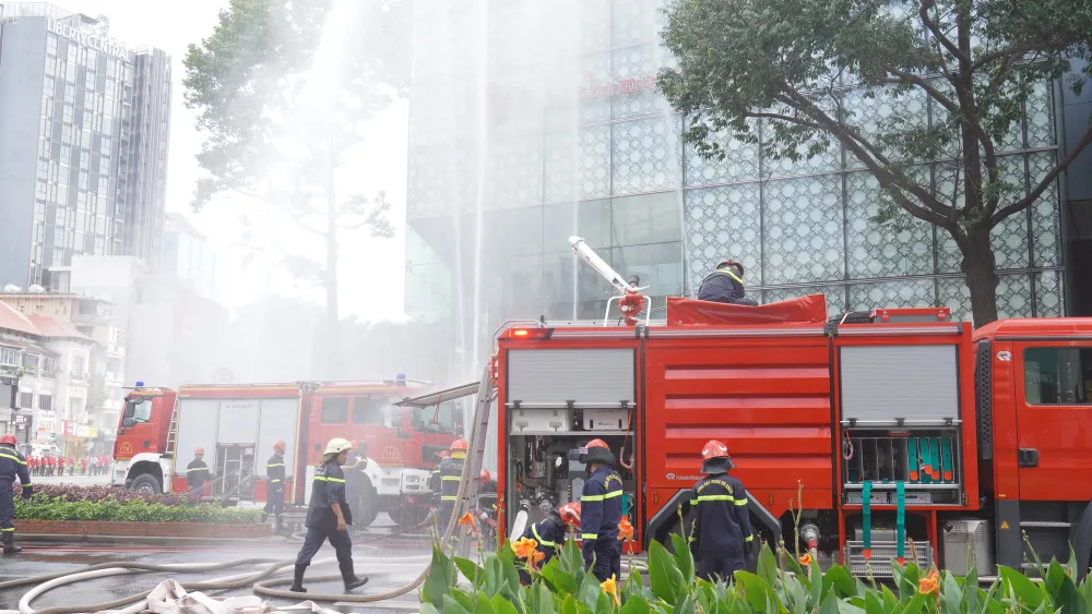 TP Hồ Chí Minh: Gần 10.000 người diễn tập chữa cháy ở tòa nhà siêu cao tầng - Ảnh 5.