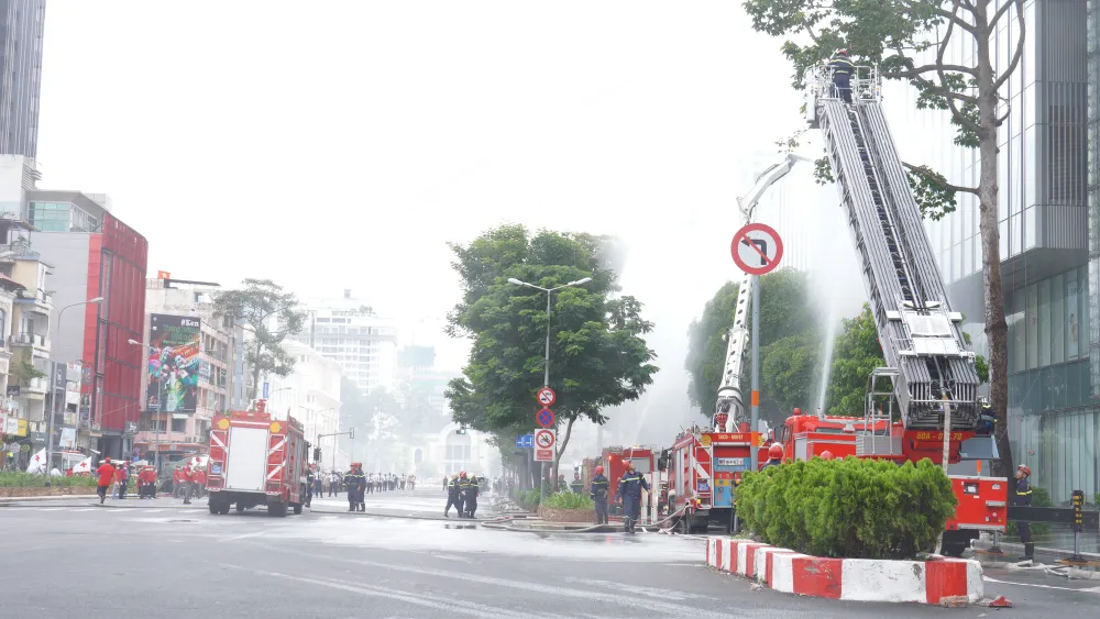 TP Hồ Chí Minh: Gần 10.000 người diễn tập chữa cháy ở tòa nhà siêu cao tầng - Ảnh 6.