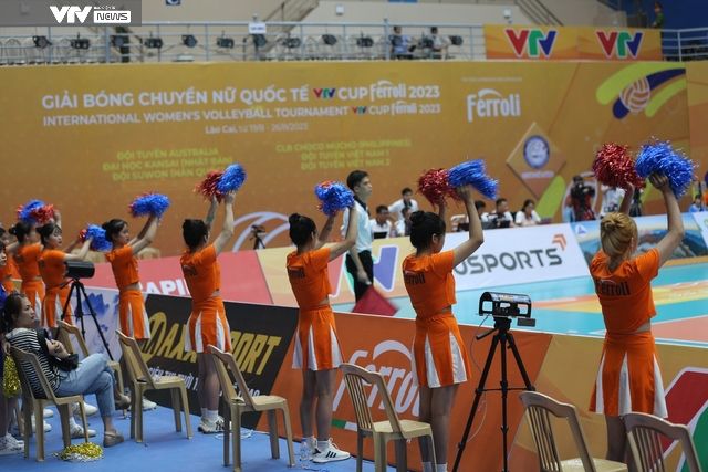 VTV Cup Ferroli 2023: Những bóng hồng trên khán đài và những CĐV nhiệt thành - Ảnh 13.