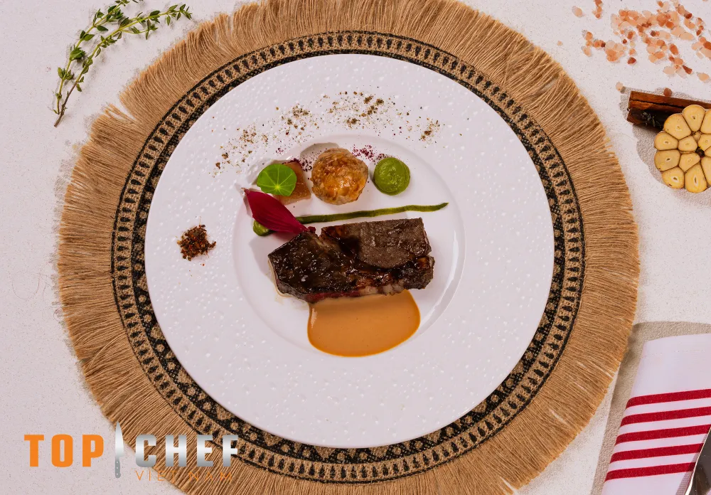 Top Chef - Tập 11: Thử thách kết hợp thịt bò Wagyu và vang thượng hạng, đầu bếp gen Z phải gói dao ra về - Ảnh 12.