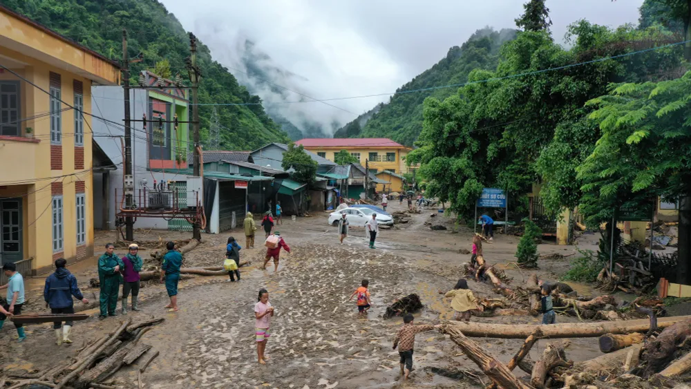 Mù Cang Chải tan hoang sau trận lũ lớn - Ảnh 7.